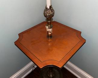 Accent Table W/ Lamp