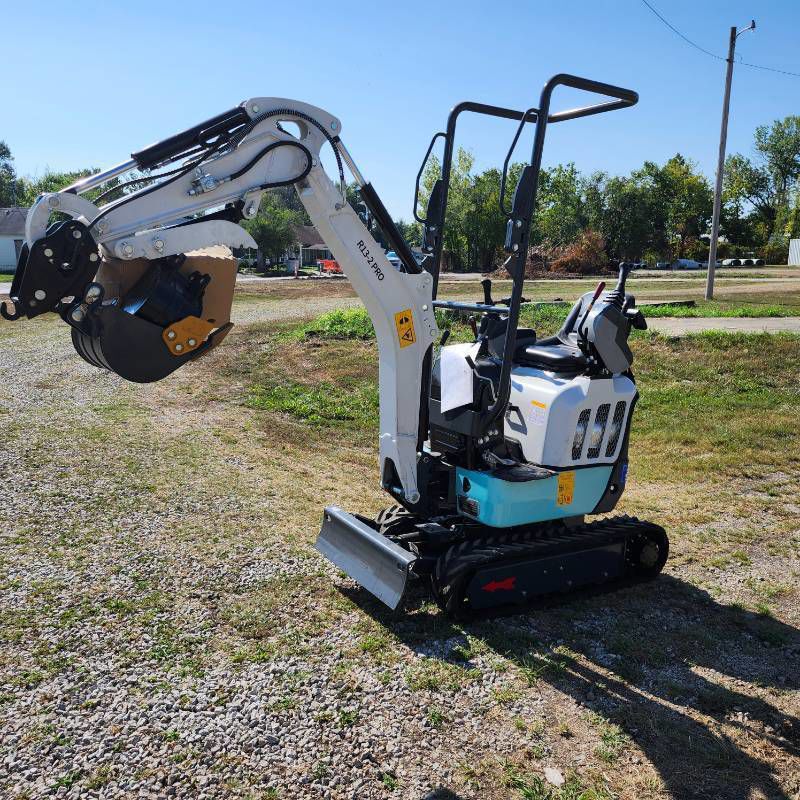 Unused R13-2 Pro Mini Excavator – 1.2 Ton, Kubota Diesel, Full Options, Pilot Controls, Hydraulic Thumb