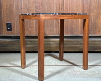 MCM MARBLE TOP SIDE TABLE | Mid-century modern black marble top side table on a nicely figured wood base with straight square legs. -  h. 21 x l. 21 x d. 16 in