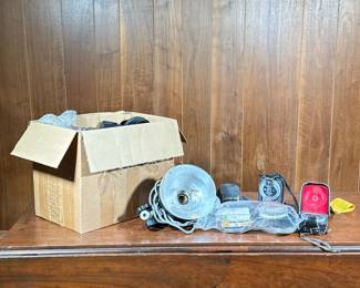 MISC PHOTOGRAPHY LOT | Misc lights, lenses and other photography / camera accessories.
