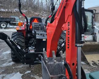 2022 Badboy 4025 H Tractor
Under 100 hours
2200 lb loader lift
Comes with Backhoe and Loader