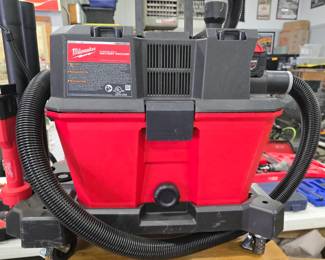 Milwaukee wet/dry chargeable vac