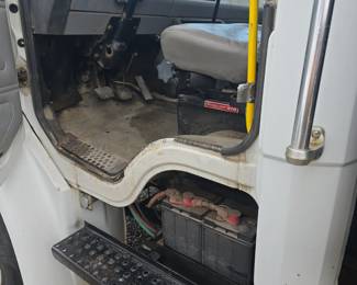 Freightliner Flatbed FL70