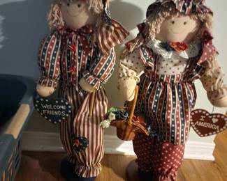 Country welcome, patriotic dolls.