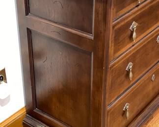 "Four Centuries By Henredon" 4 Drawer Dresser With Brass Pull Hardware