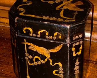 Black & Gold Lacquered Trinket Box