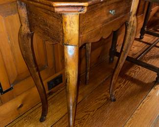 Antique Wooden Nightstand With 1 Drawer