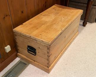 Lift Up Wooden Trunk With Handles