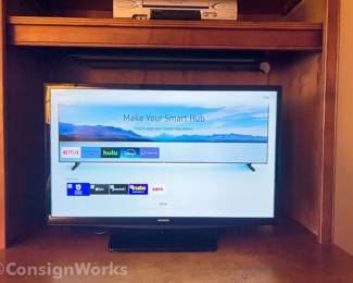 Samsung 28" Smart TV Model UN28M4500AF with remote. Working.
