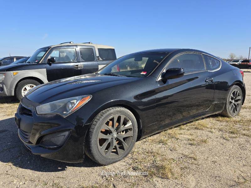 2013 Hyundai Genesis, BLACK