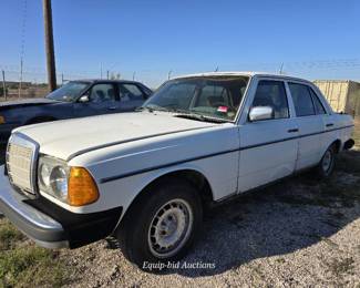 1978 Mercedes 240D, WHITE