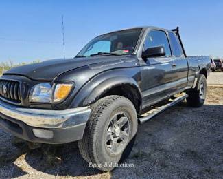 2002 Toyota Tacoma, BLACK