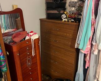 Large amount of mics jewelry and jewelry stand