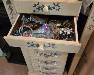 Costume jewelry 