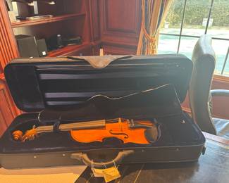 Mathias Tom’s Model 50. 4/4 with Case