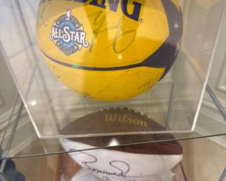 2008 NBA All Star Team Signed Basketball with COA- Kobe Bryant. LeBron James, Jason Kidd, etc