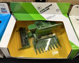 ERTL John Deere Combine in Original Box