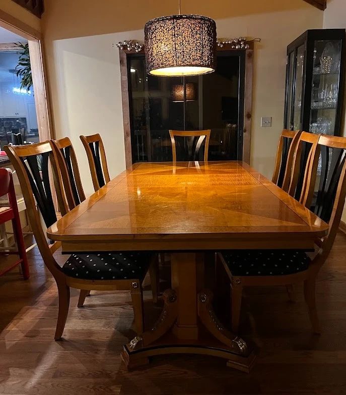 REDUCED!! $950 Thomasville dining set with two leaves, seats 10. Maple with ebony inlay and brass details. Comes with a round side table. Minor scratches