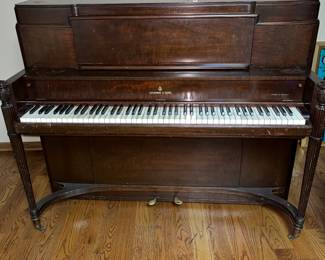 Vintage rare find!! Steinway & Sons upright piano model P. Great condition. Mahogany