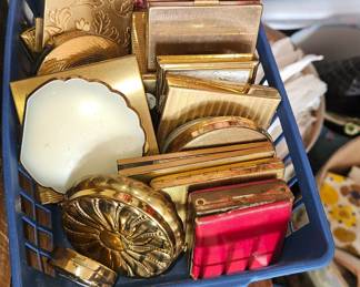 Compacts & pill boxes