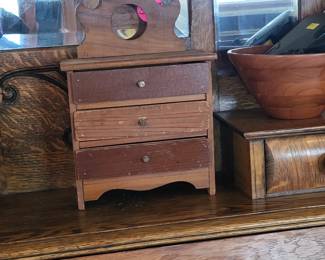 VINTAGE DOLL FURNITURE