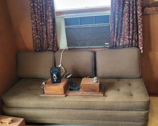 VINTAGE DAVENPORT NEAR MINT