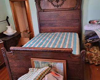 VINTAGE VICTORIAN FULL BED