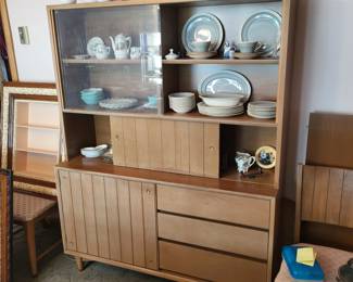 MID CENTURY MODERN KROEHLER 1 PIECE CHINA HUTCH