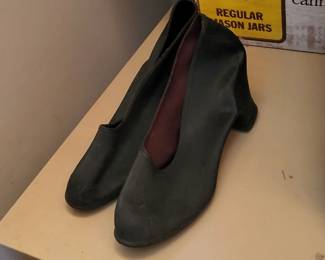 VINTAGE LADY'S GALOSHES