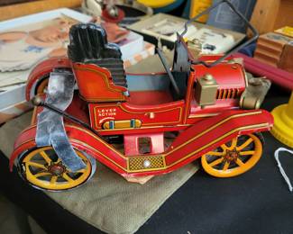 VINTAGE METAL TOY CAR