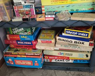 LOADS OF VINTAGE GAMES N PIZZLES