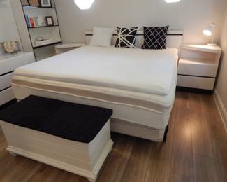 Bamboo Mattress with Tempur-Pedic topper. 