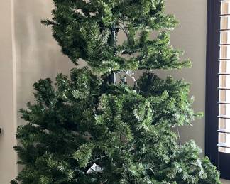 Pre-Lit Xmas Tree