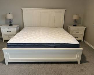Living Spaces King Bedroom Set: King Bed Frame, Dresser, 2 Nightstands  + Table Lamps pair, King Matt/BS
