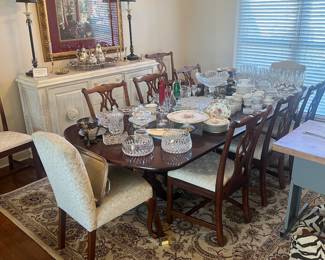Beautiful dining table with 10 chairs 