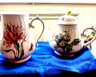 Villere & Boch pitcher and teapot