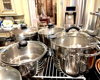 Large selection of cookware