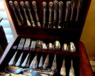 Large flatware set