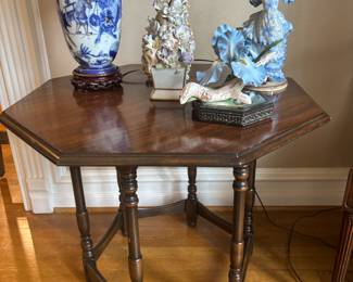 Vintage octagonal spindle leg lamp table