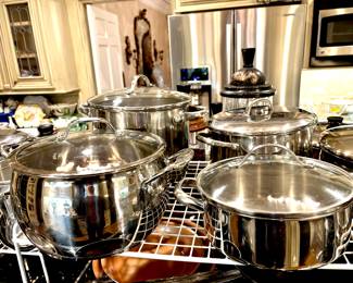 Large selection of cookware