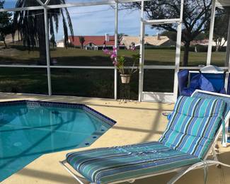 2 lounge chairs w/ new cushions 