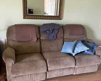 Brown tweed fabric reclining sofa  i
Clean and in great condition 
