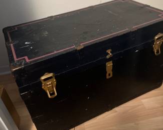 Custom painted trunk  in very good condition 