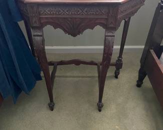 Antique Accent Table $ 84.00