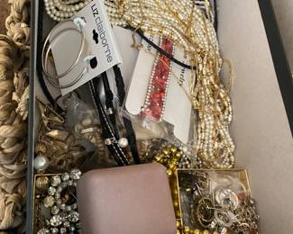 Costume and some Sterling / Gold Pieces - Sterling / Gold Pieces will reduce 10 % on Saturday.