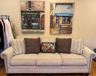 Cream upholstered sofa
Good Condition!!