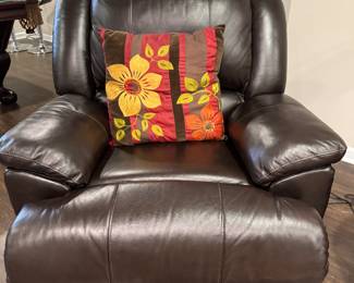 Leather reclining chairs and matching sofa in excellent condition