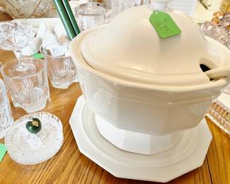 Soup Tureen by Pfaltzgraff Heritage Stoneware