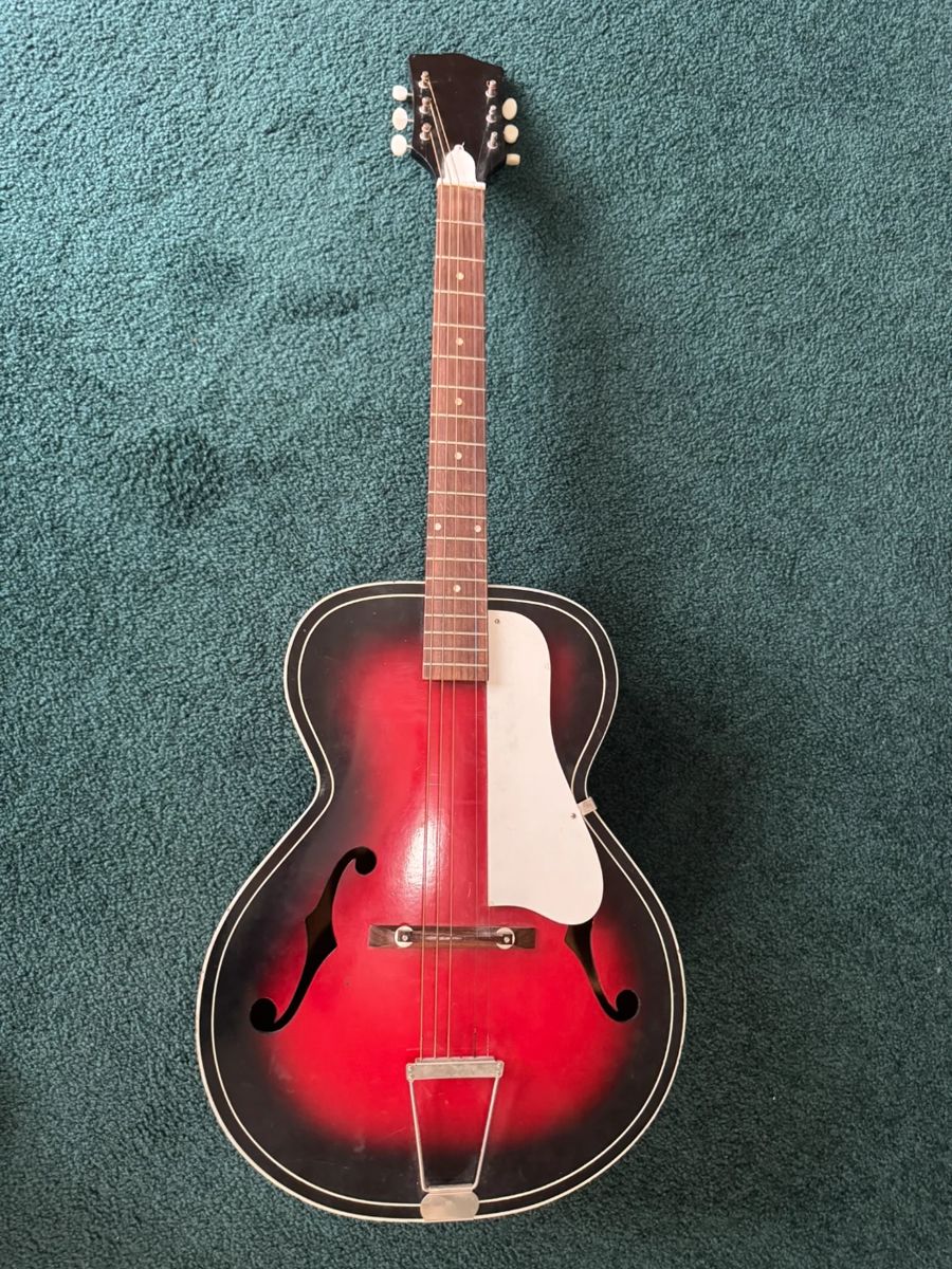 Beautiful guitar - no brand name. We are not able to provide pricing information. Thank you for your understanding.