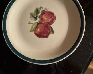 Apple motif dishware